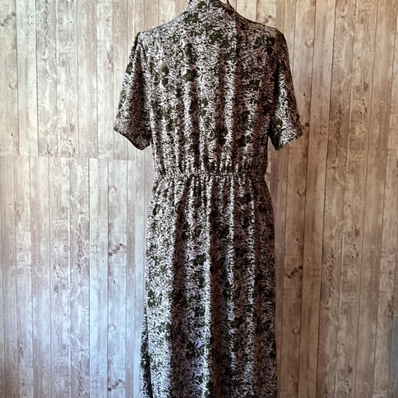 Piper & Scoot V-Neck Floral Dress - Picture 4 of 9